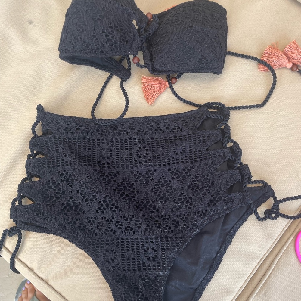 vs high waisted bikini